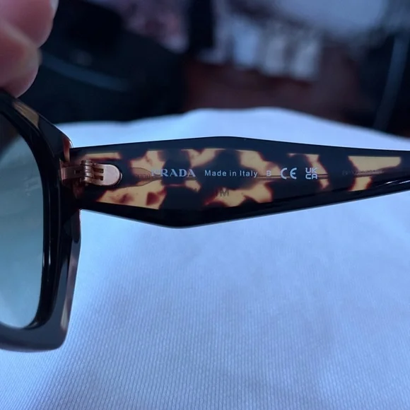 Prada Black and Tan Oversized Sunglasses display picture 1